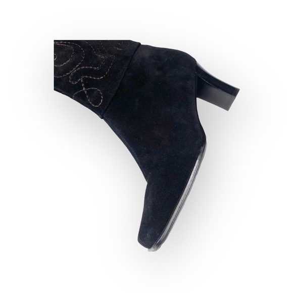 new Chico’s 𑁍 Italia Tall Metallic Embroidery Heeled Boots 𑁍 Black Suede 𑁍 6 - Picture 9 of 16